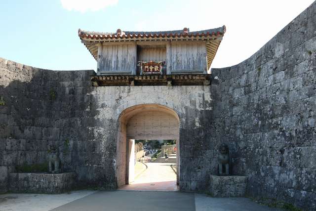 首里城の正門、歓会門。